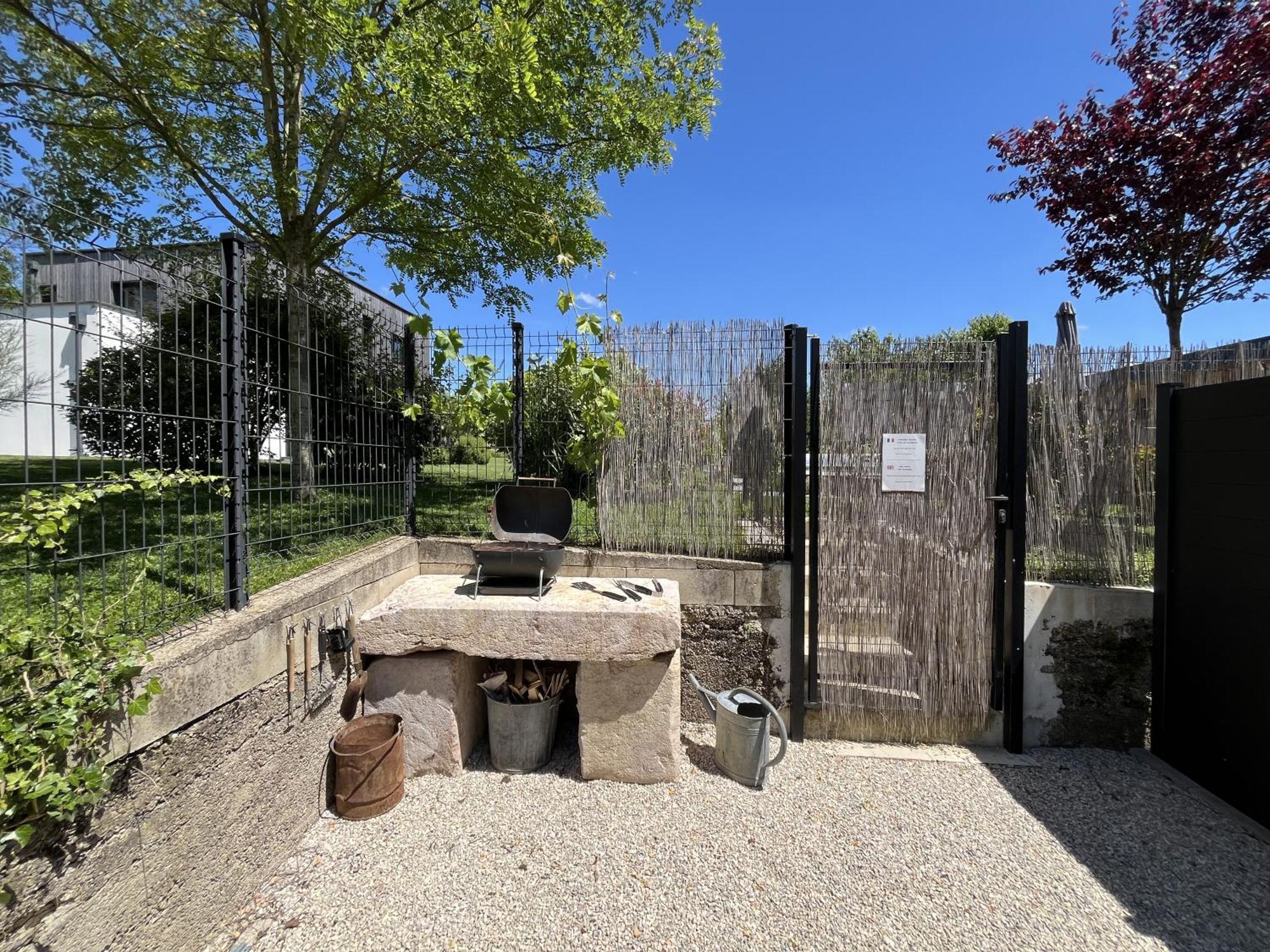 Appart-Hotel N 3 Avec Terrasse, Piscine, Petit-Dejeuner Et Parking Prive Chouzelot Екстер'єр фото